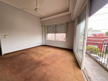 Casa con 4 Locales en Venta en Haedo