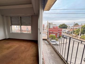 Casa con 4 Locales en Venta en Haedo