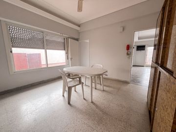 Casa con 4 Locales en Venta en Haedo