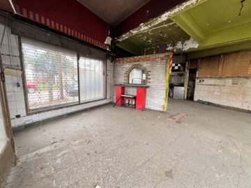 Casa con 4 Locales en Venta en Haedo