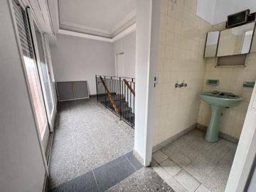 Casa con 4 Locales en Venta en Haedo