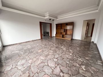 Casa con 4 Locales en Venta en Haedo