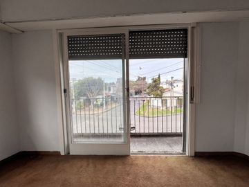 4 Locales y Casa en Haedo Inversion