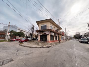 4 Locales y Casa en Haedo Inversion
