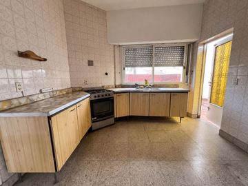 4 Locales y Casa en Haedo Inversion