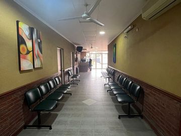VENTA CONSULTORIO MEDICO C/ BAÑO PRIVADO