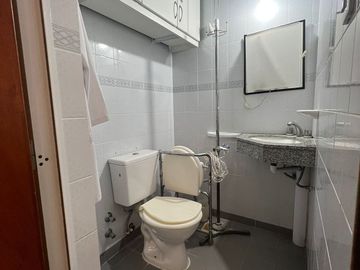 VENTA CONSULTORIO MEDICO C/ BAÑO PRIVADO