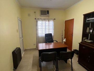 VENTA CONSULTORIO MEDICO C/ BAÑO PRIVADO