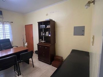 VENTA CONSULTORIO MEDICO C/ BAÑO PRIVADO