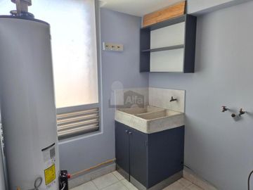 Se renta amplio departamento de 3 recámaras en Av. Santa Fe, condominio H2O