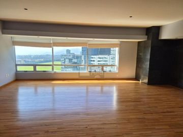 Se renta amplio departamento de 3 recámaras en Av. Santa Fe, condominio H2O