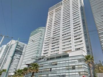 Se renta amplio departamento de 3 recámaras en Av. Santa Fe, condominio H2O