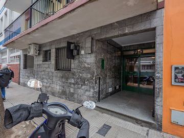 VENTA SEMIPISO Triplex 5 Ambientes, terraza propia