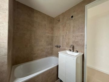 VENTA DEPTO 3 AMB. C/BALCÓN Y COCHERA - ITUZAINGÓ