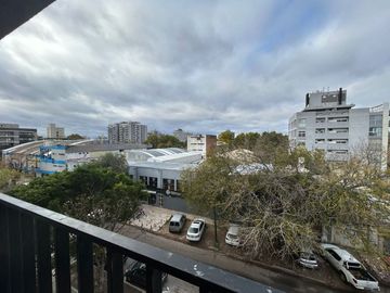 VENTA DEPTO 3 AMB. C/BALCÓN Y COCHERA - ITUZAINGÓ