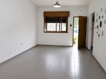 Venta Casa 3 ambientes con Jardin