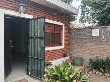 Venta Casa 3 ambientes con Jardin