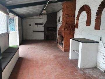 Venta Casa 3 ambientes con Jardin