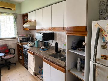 VENTA DEPTO TRES AMBIENTES CON COCHERA Y BAULERA