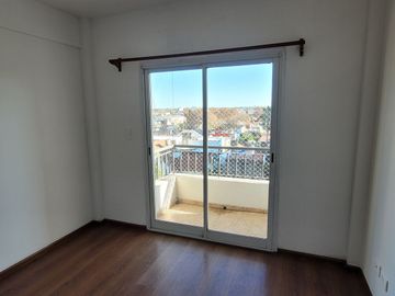 DEPARTAMENTO PISO COMPLETO 4 AMB. C/COCHERA LANUS