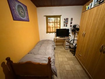 Casa quinta 4d , baño, galpon, y pileta.