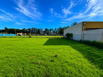 LOTE EN VENTA EN BARRIO 