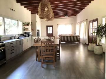 VENTA CASA CHACRAS URIBELARREA 5 AMB PISCINA