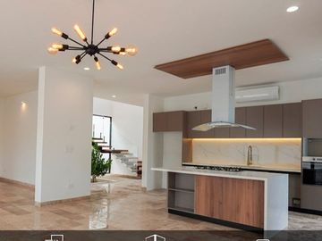 En Venta, Residencia dentro del YCC de 4 recámaras y alberca
