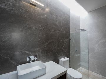 En Venta, Residencia dentro del YCC de 4 recámaras y alberca
