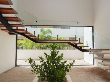 En Venta, Residencia dentro del YCC de 4 recámaras y alberca