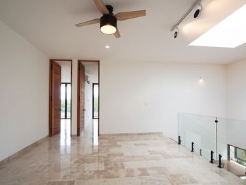 En Venta, Residencia dentro del YCC de 4 recámaras y alberca