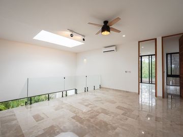 En Venta, Residencia dentro del YCC de 4 recámaras y alberca