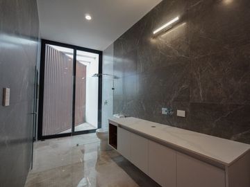 En Venta, Residencia dentro del YCC de 4 recámaras y alberca