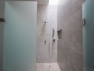 En Venta, Residencia dentro del YCC de 4 recámaras y alberca