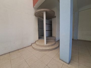 EDIFICIO/LOCAL COMERCIAL EN RENTA SOBRE AV. DE LAS TORRES, CHIMALHUACÁN EDOMEX
