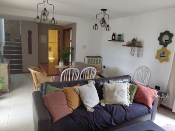 VENTA CASA 4 AMB JARDIN DE PERALTA RAMOS PERMUTA