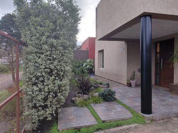 VENTA CASA 4 AMB JARDIN DE PERALTA RAMOS PERMUTA