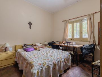 Casa en Las Heras 2 dormitorios venta patio galpon terraza oportunidad