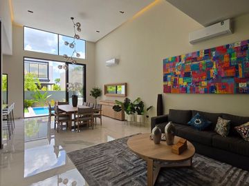 Casa en Venta en Privada Oasis, Yucatán Country Club