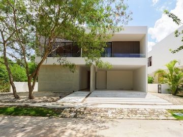 Casa en Venta en Privada Oasis, Yucatán Country Club de 4 recámaras