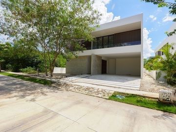 Casa en Venta en Privada Oasis, Yucatán Country Club de 4 recámaras