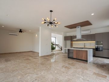 Casa en Venta en Privada Oasis, Yucatán Country Club de 4 recámaras