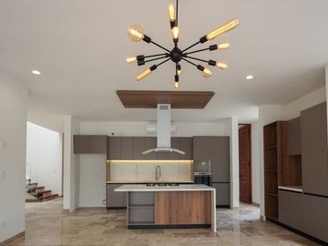 Casa en Venta en Privada Oasis, Yucatán Country Club de 4 recámaras