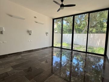 Casa Amwa en Venta en Yucatán Country Club