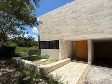 Casa Amwa en Venta en Yucatán Country Club