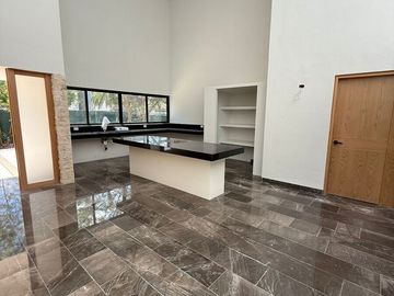 Casa Amwa en Venta en Yucatán Country Club