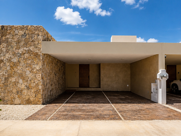 Casa(5) de 1 Planta con Piscina en Venta en Fiora Residencial