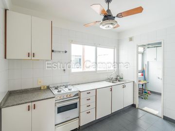 Departamento en Alquiler. Tres ambientes. Balcón. Villa del Parque
