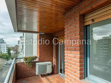 Departamento en Alquiler. Tres ambientes. Balcón. Villa del Parque