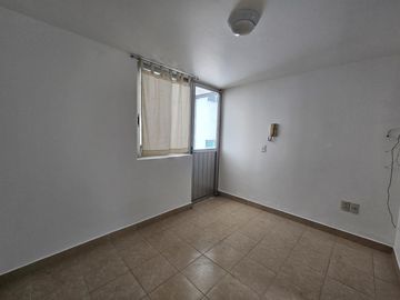 CASA EN VENTA EN CIUDAD SATELITE EN CALLE CERRADA